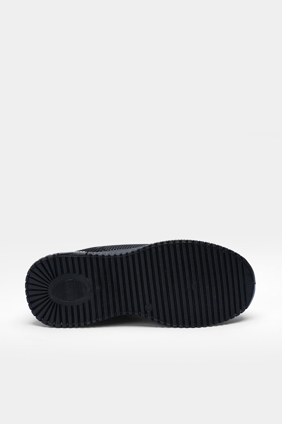 Versatile black colorway boys imported sneaker 97